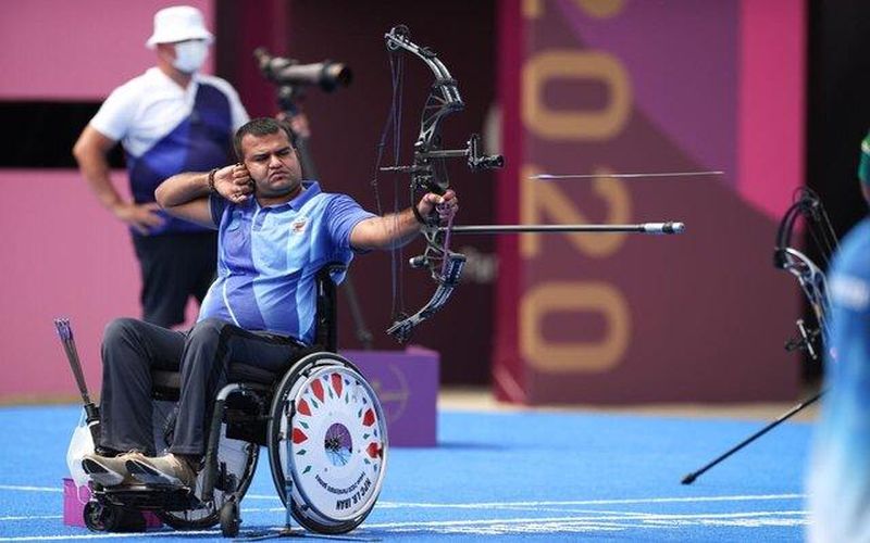 مدال طلای تیراندازی با کمان کشورهای اسلامی بر گردن ورزشکار مس کرمان