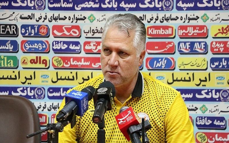 مربی تیم فوتبال مس کرمان: انگیزه های زیادی برای بازی با گل گهر داریم