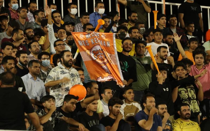 نمایش غیرت، ادب و حمایت روی سکوهای ورزشگاه کرمان