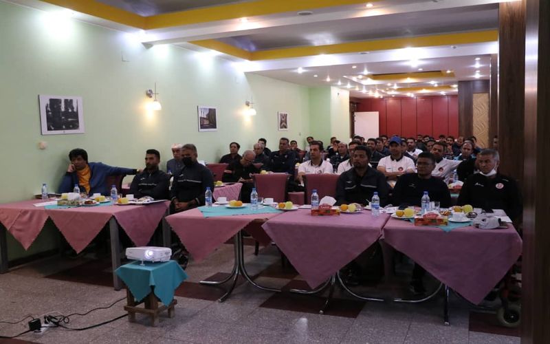 برگزاری دوره های آموزشی تغذیه و دانش داوری برای مربیان پایه باشگاه مس کرمان