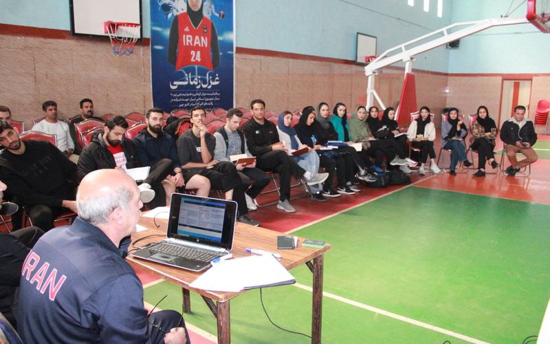 برگزاری کارگاه دانش افزایی مربیان کرمانی بسکتبال با همکاری هیات شهرستان و باشگاه مس کرمان