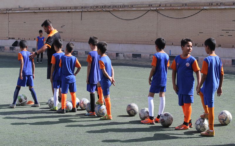 شور و نشاط فوتبال در مدرسه باشگاه مس کرمان