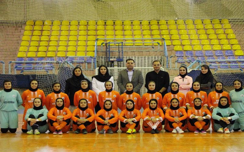 بازدید مدیرعامل باشگاه مس کرمان از تمرینات تیم فوتسال بانوان