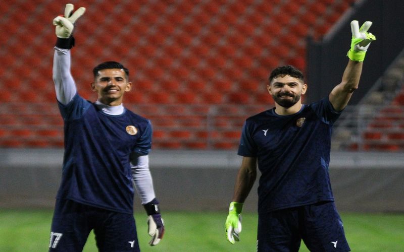 مس با بدن های آماده برای پاپس نکشیدن برابر داماش