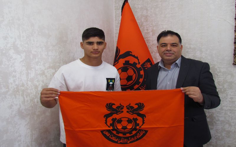 بدرقه فرزان احمدی بوکسور ملی پوش خانواده مس کرمان برای مسابقات آسیایی جوانان