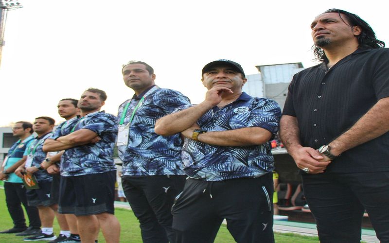 مربی تیم فوتبال مس کرمان: داور تحت تاثیر جو ورزشگاه بود