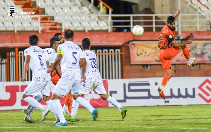 مس و هوادار در پنجمین مصاف رودرو