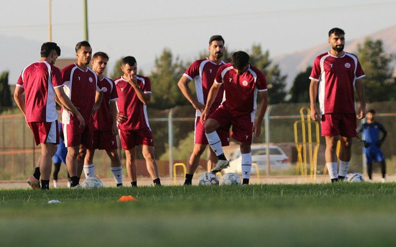 تمرینات مس کرمان برای بازی با نساجی ادامه دارد