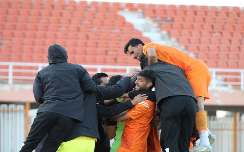 فرد البرز 0-2 مس کرمان/شلیک مس از البرز گذشت