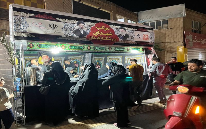 باشگاه مس کرمان در کنار جامعه ورزش، پذیرای عزاداران رهبر و قائد شهید در کرمان