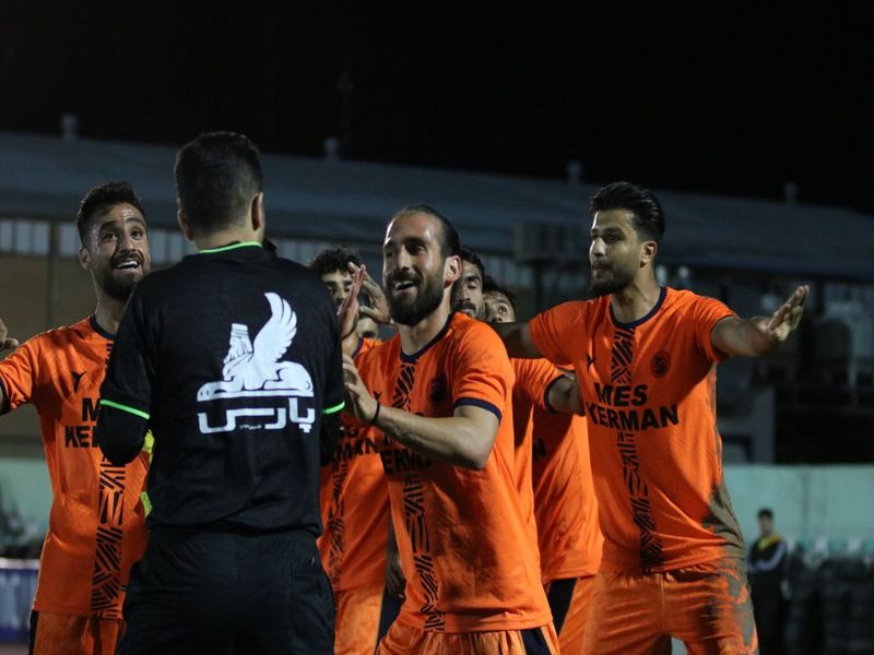 گزترش تصویری بازی خیبر خرم آباد و مس کرمان هفته بیست چهارم لیگ یک فصل 1402-1403 - 18 تصویر